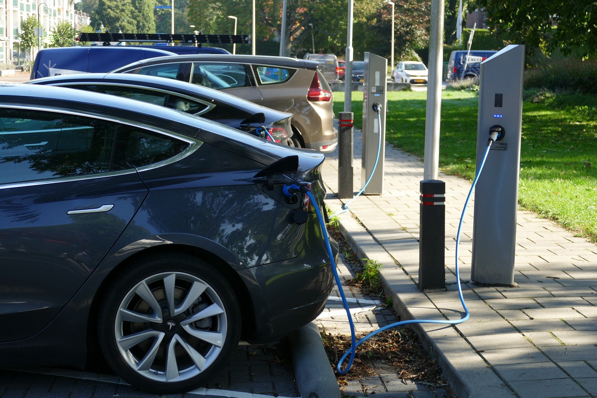 What Are the Different Types of Electric Cars?